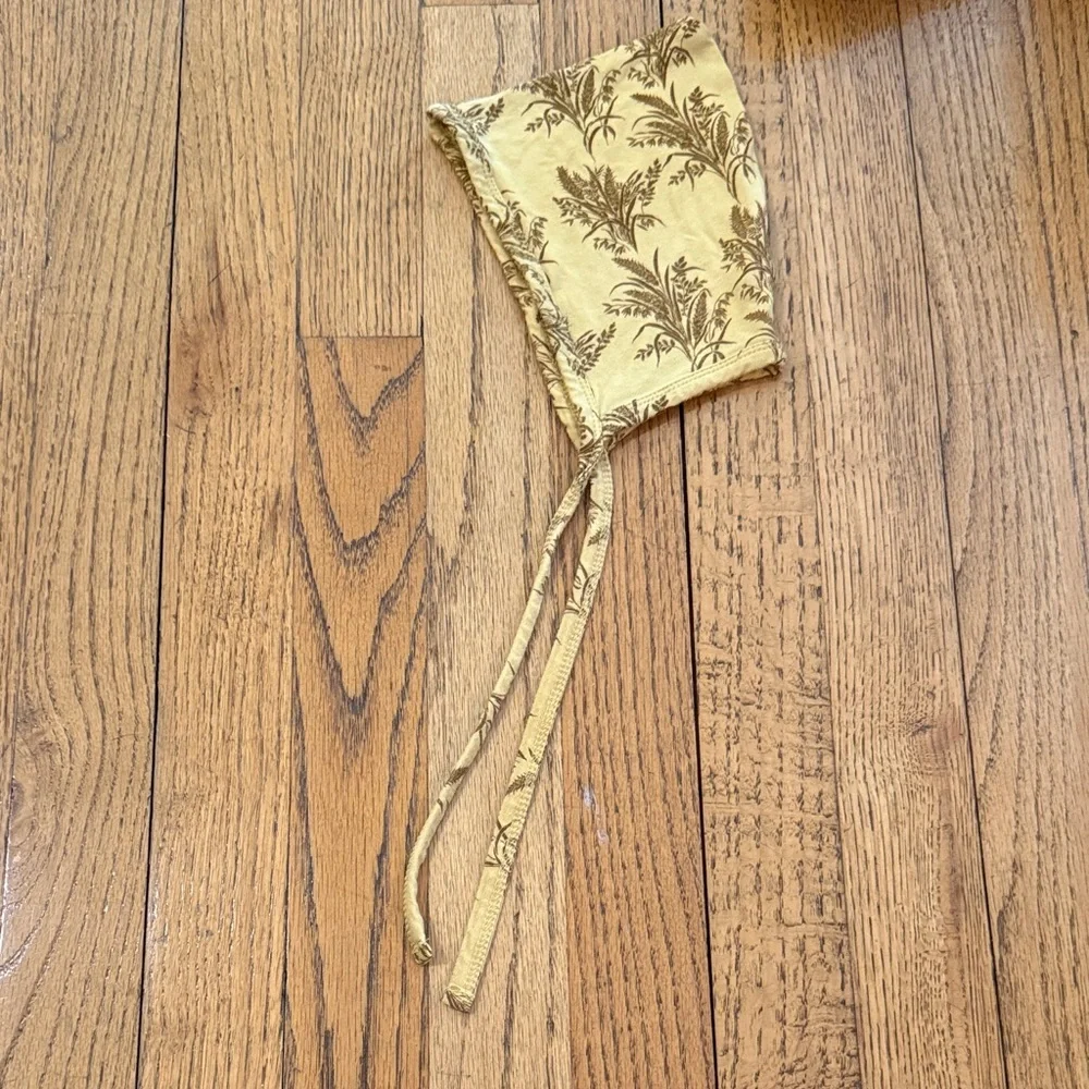 Kate Quinn Yellow Floral Print Bonnet 3-6 months EUC